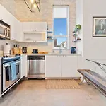 City Loft - Downtown Bayfront Pool Gym & Parking