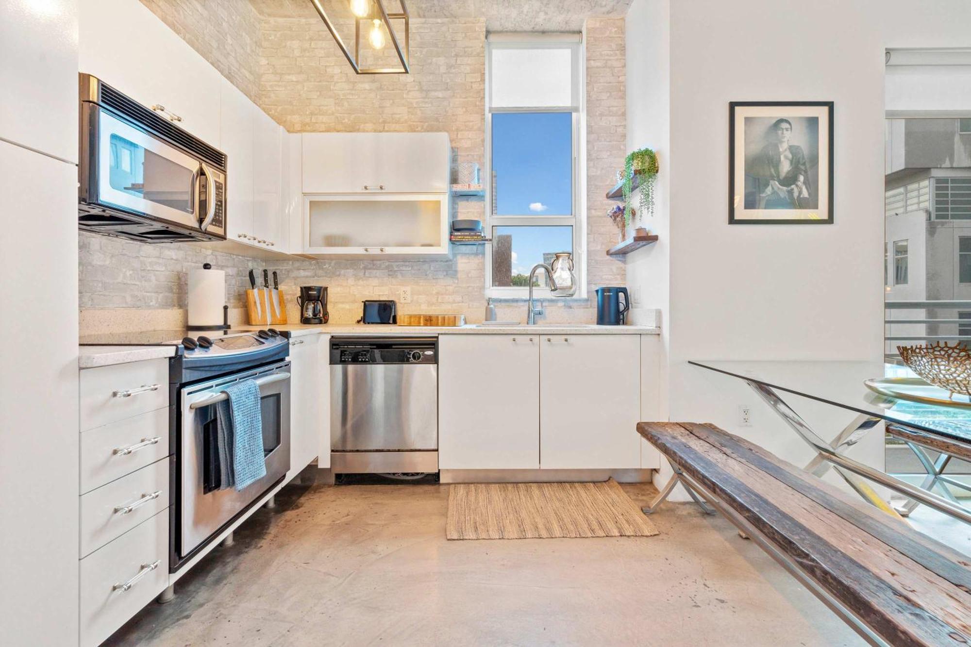 Loft - Downtown Bayfront Pool Gym & Parking *