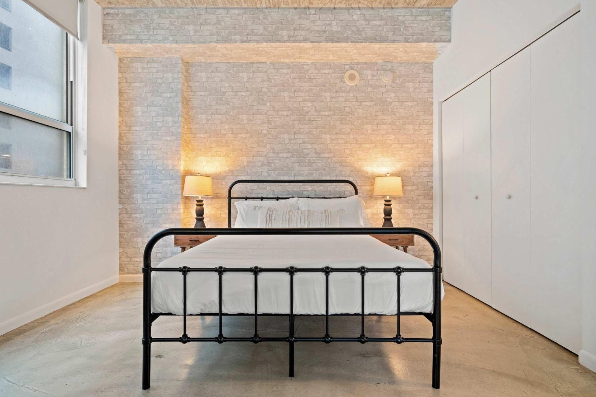 Loft - Downtown Bayfront Pool Gym & Parking Holiday home Miami
