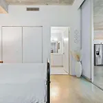 City Loft - Downtown Bayfront Pool Gym & Parking