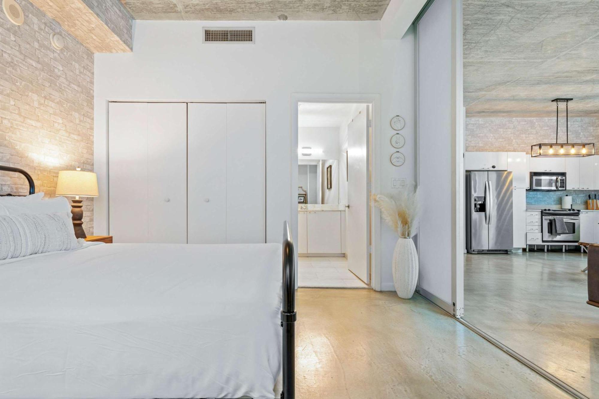 Holiday home Loft - Downtown Bayfront Pool Gym & Parking *