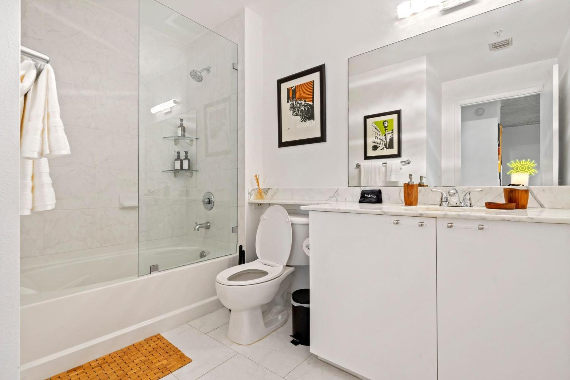 Loft - Downtown Bayfront Pool Gym & Parking *