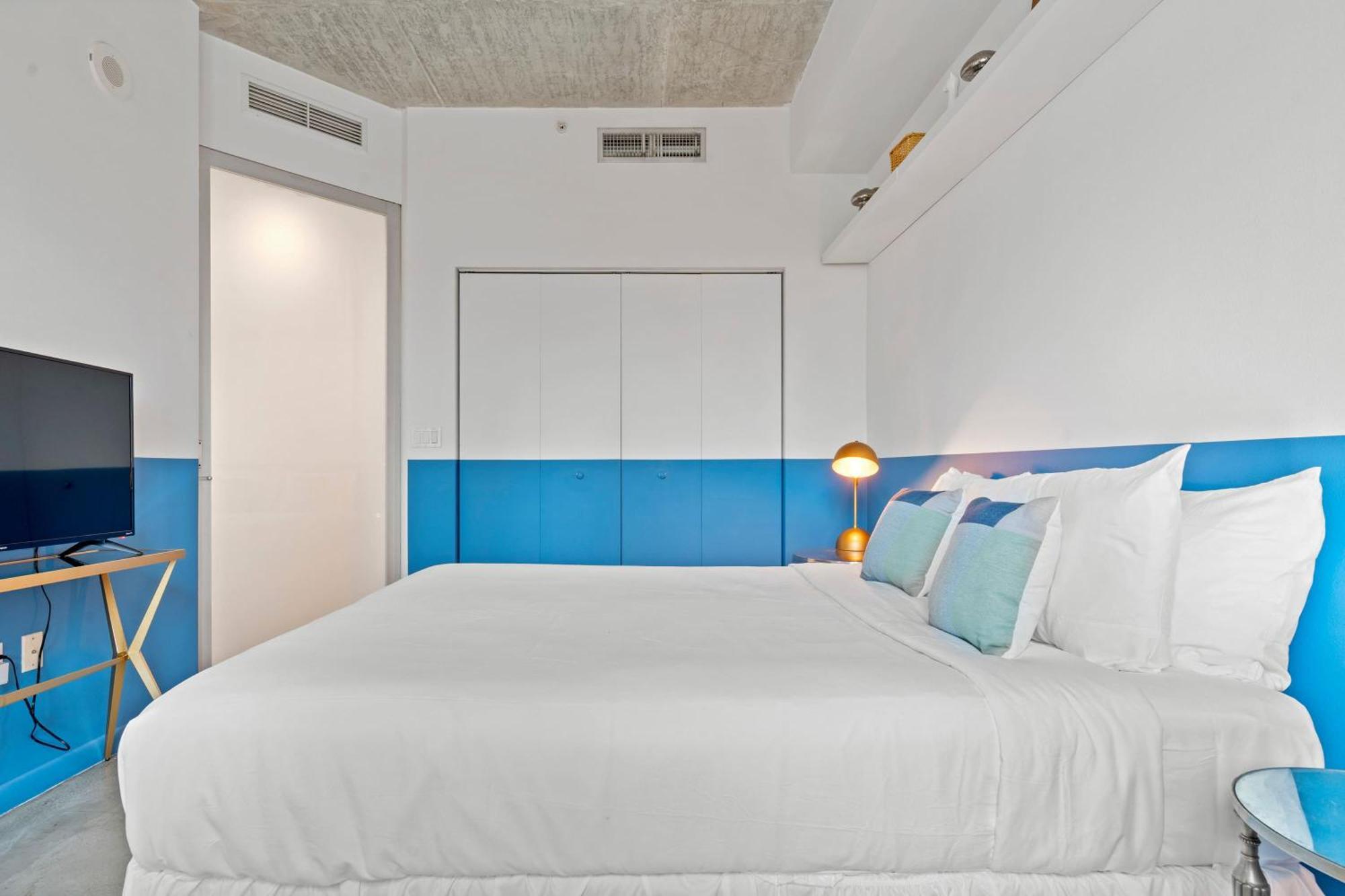Loft - Downtown Bayfront Pool Gym & Parking Holiday home Miami
