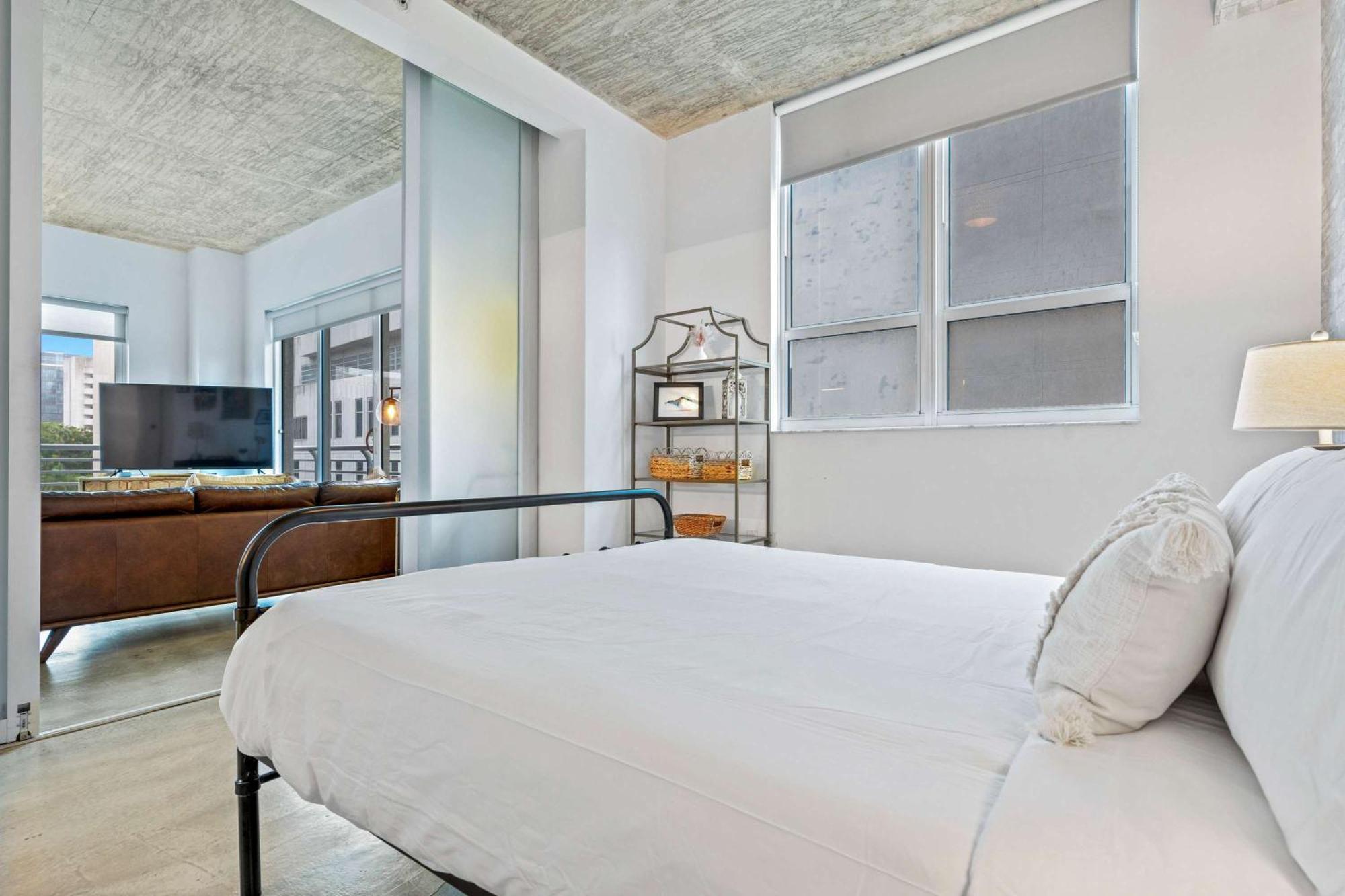 Loft - Downtown Bayfront Pool Gym & Parking Holiday home *