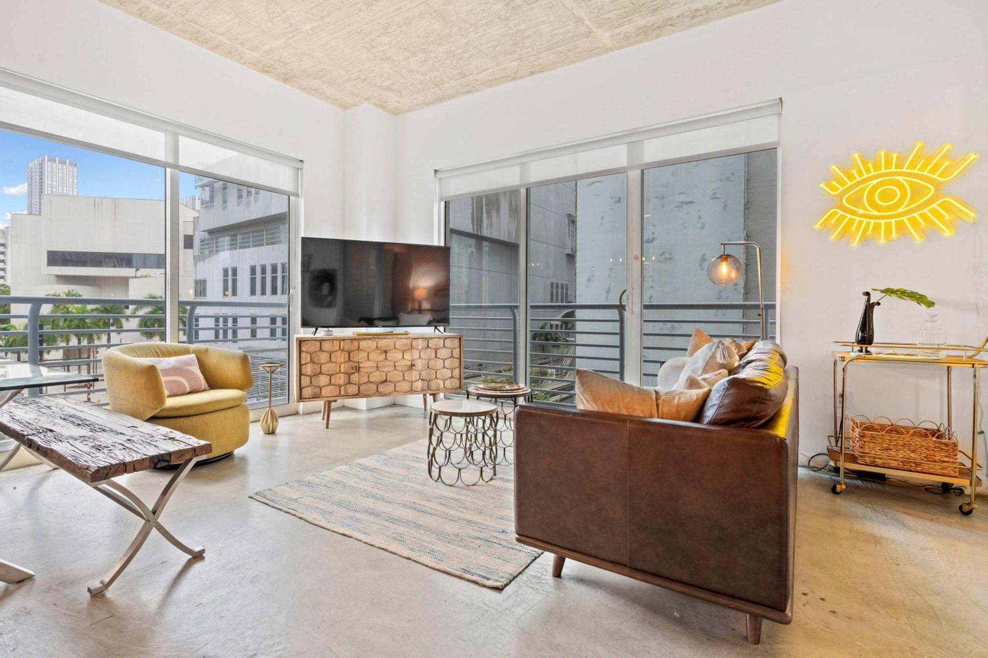 Loft - Downtown Bayfront Pool Gym & Parking Holiday home Miami